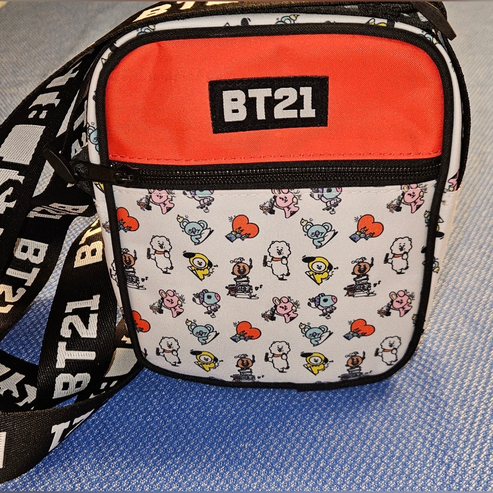 BT21 Group Doodle Athletic Crossbody New w/Out Tag Approx 7"×5" 20" Strap K-Pop